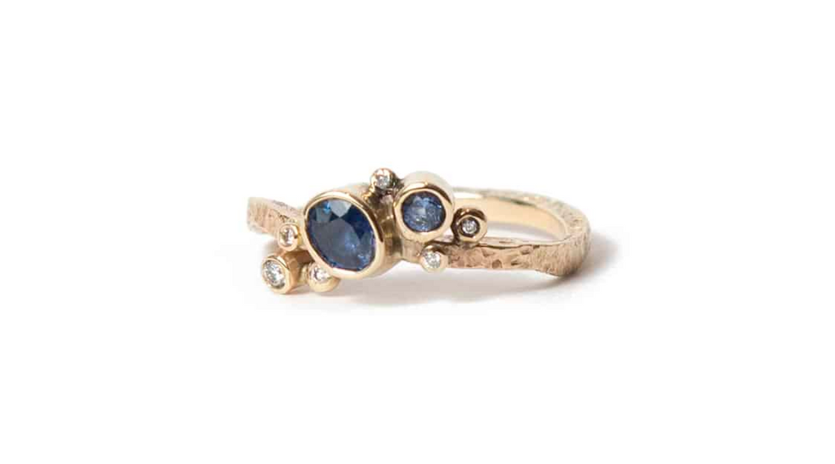 Athena guld ring med safir og brillanter